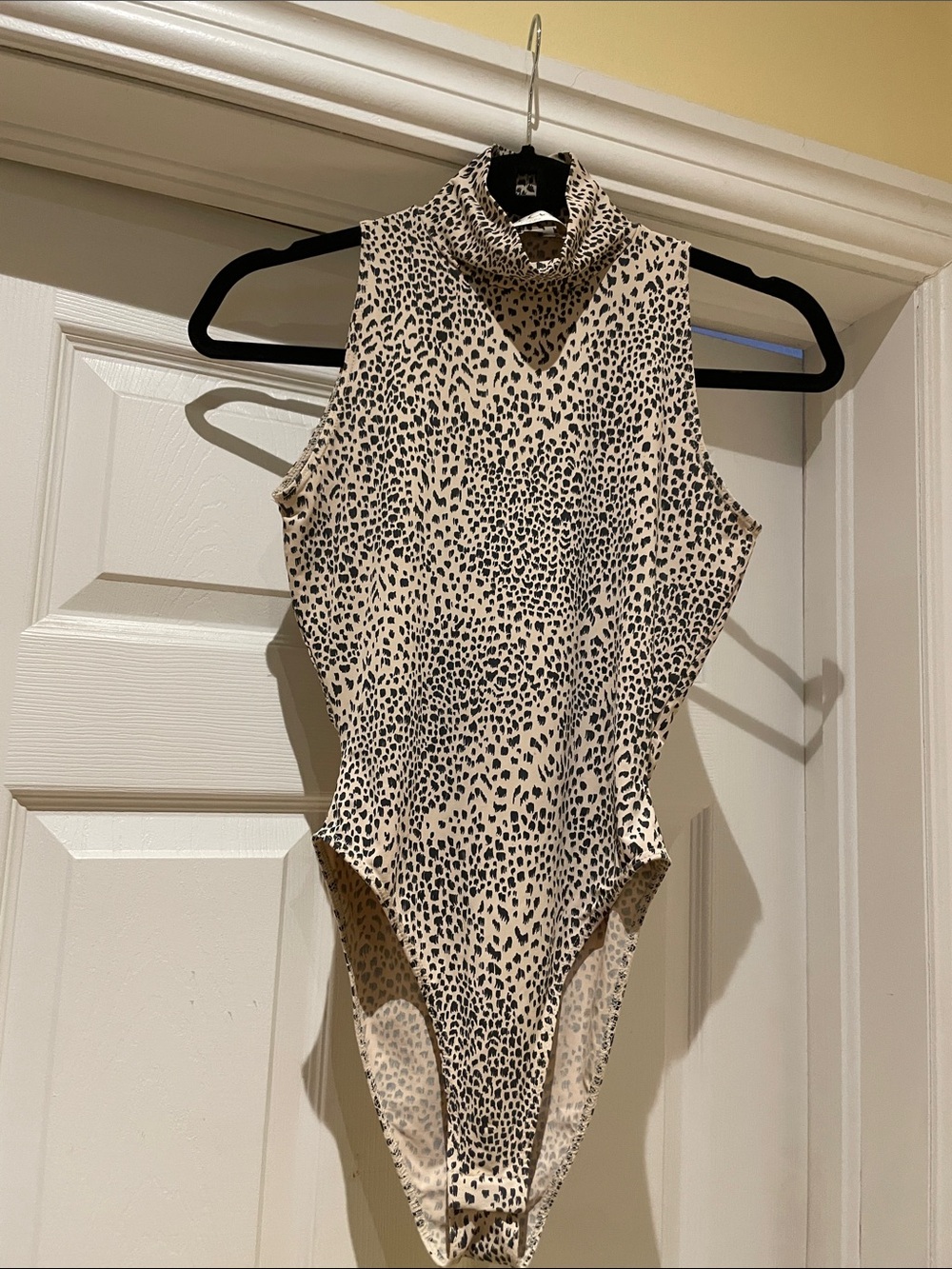 Vintage Feel Good Mock Neck Leopard Print Bodysuit in Beige/Black 90s Y2K